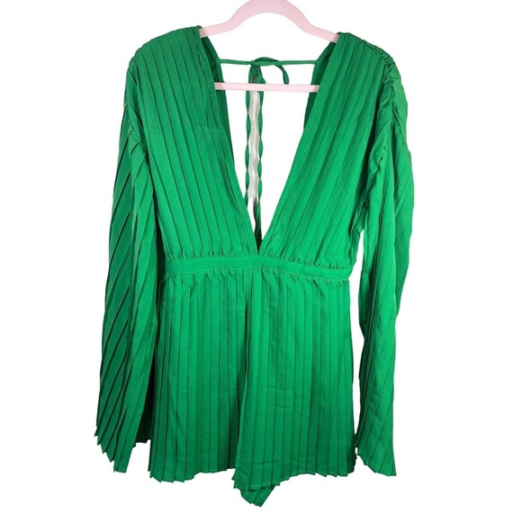 Pretty Little Thing Women Romper Playsuit Green Pleated Plunge Long Sleeve 4 - Picture 2 of 12